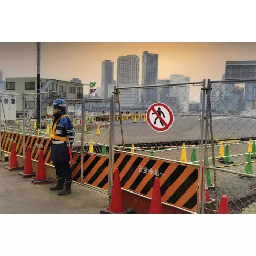 Panneau d’interdiction ISO 7010 « Piétons interdits » - P004