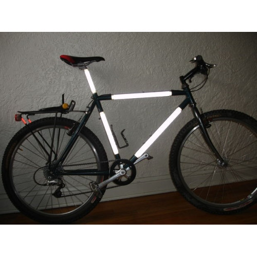Cinta adhesiva reflectante en vinilo blanca de la marca 3M
