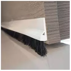 Barra adhesiva de PVC rígido bajo puerta con cepillos Mejor 2