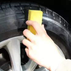 2 cepillos en forma de "U" para limpieza y lavado de neumáticos 2