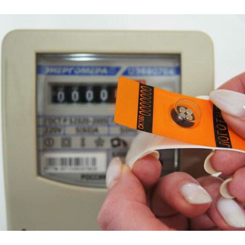 Adhesive tamper-proof magnetic field indicator for