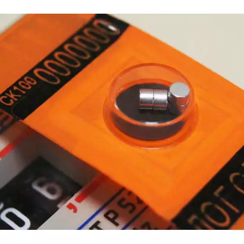 Selbstklebender manipulationssicherer Magnetfeldindikator für