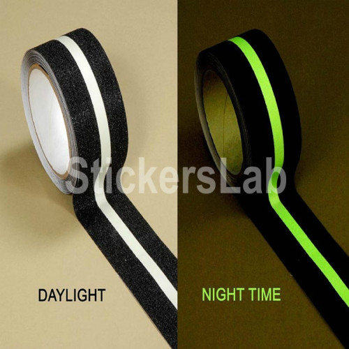 Cinta adhesiva antideslizante negra con linea fotoluminiscente