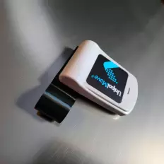 Clip de Soporte para Coche UnipolMove – Fijación Adhesiva