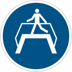 Cartelli di obbligo ISO 7010 "Usare il ponte pedonale" - M023