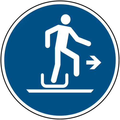 ISO 7010 Mandatory Signs "Keep distance between sleds" - M052