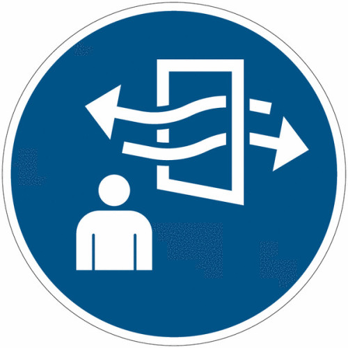 ISO 7010 Gebotszeichen „Vor und während des Zugangs lüften“ –