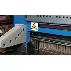 ISO 7010 warning signs "Danger of crushing on smooth rollers" 2