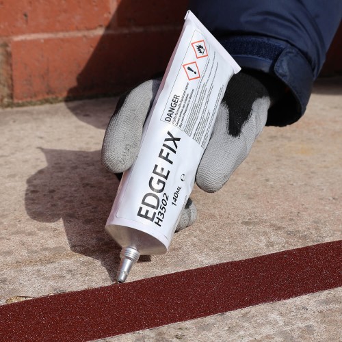 Sealant edges to prevent non-slip lifting in...