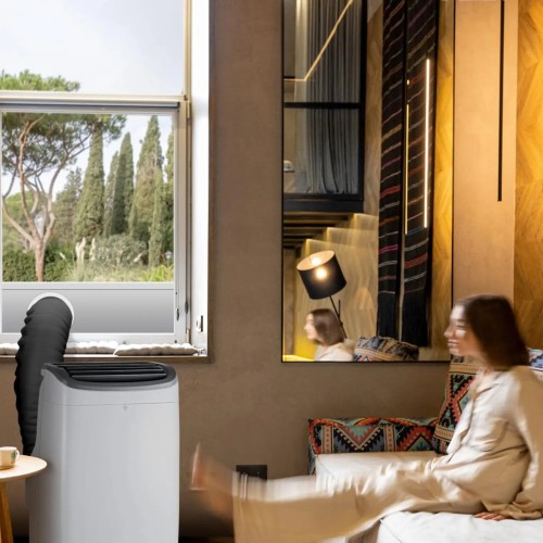 Copertura isolante montata sul condizionatore portatile in una stanza