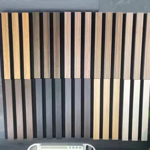 Painel acústico fonoabsorvente com ripas para forro falso resistente ao fogo B-s2