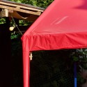 Tonnelle en PVC avec le toit réparé par le ruban transparent