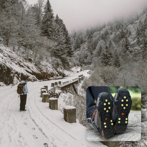 Estrada de montanha com neve e gelo