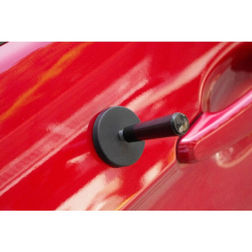 Pair of magnets useful to hold films, ideal for car wrapping