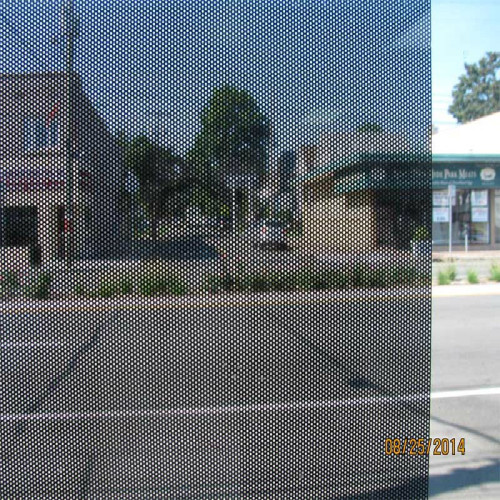 Film autocollant en vinyle en mailles perforées noires pour la