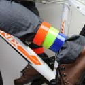 Fascia rifrangente/fluorescente da polso o caviglia a scatto in