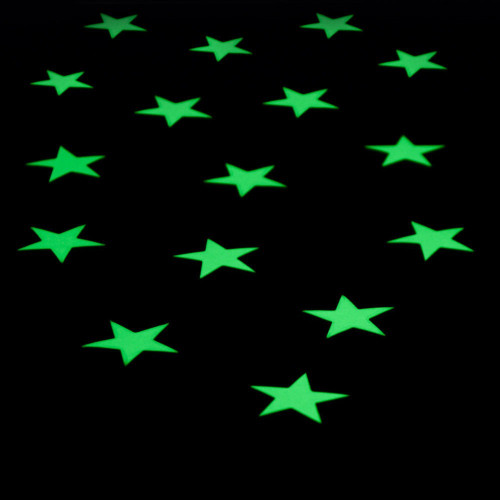 28 estrellas adhesivas fotoluminiscentes que brillan en la