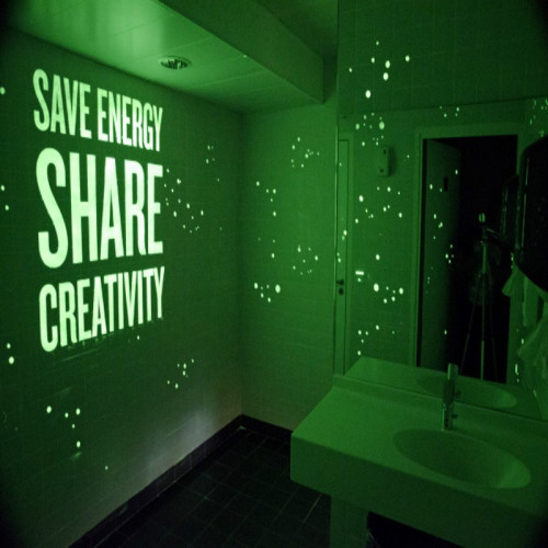 Aditivo em grânulos de vidro fotoluminescente que brilha no