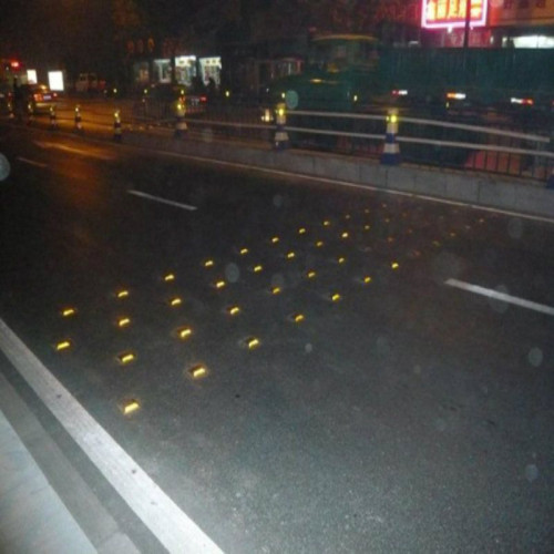 Refletor de estrada para solo em aluminio - 100x100x20mm Melhor