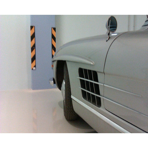 Protector de esquinas reflectante en caucho para garajes y