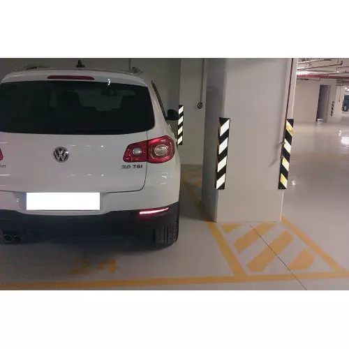 Protection d'angles réfléchissant en caoutchouc noir et jaune