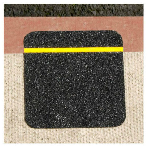 2 Antislip black stick squares with a yellow reflective line –