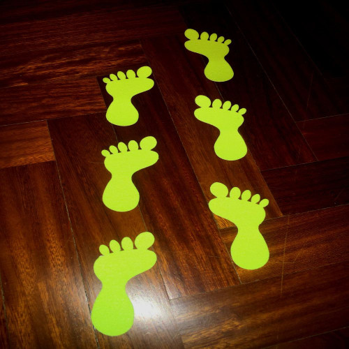 8 piecitos adhesivos fluorescentes para piso en 2 colores Mejor