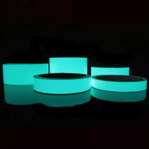 Fita adesiva azul-marinho foto luminescente que brilha no