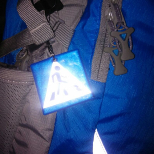 Porte-clés réfléchissant avec passage piéton idéal pour les