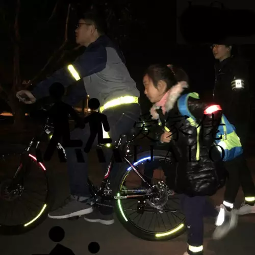 11 Adesivi smile sorriso riflettenti per bici, zaini, scooter