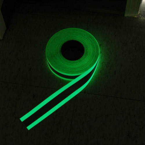 Lumineszierendes Nähband mit brechendem Band in der Mitte von