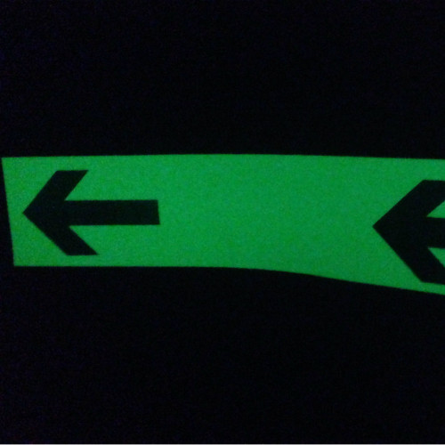 Nastro adesivo luminescente da 50mm con frecce verdi Miglior