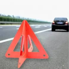 Triangle de signalisation en plastique avec réflecteurs