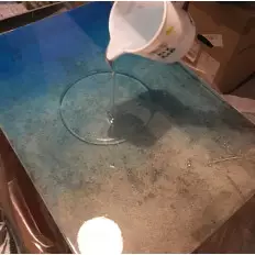 Resina epoxídica transparente bi-componente a efecto agua – 2