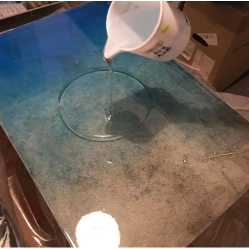 Resina epoxídica transparente bi componente a efeito agua –