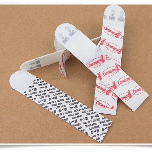 Strisce biadesive COMMAND™ by 3M per quadri e poster in 3