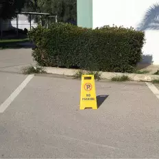 Panneau de signalisation en plastique pliable et portable de 2