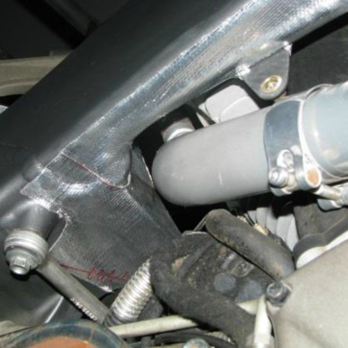 Panel termoadhesivo en tejido y escudo térmico de aluminio