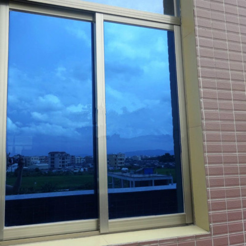 Mirror effect film for windows and windows in silver / blue