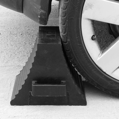 Bordure d'arrête réflechissant cales de roues en caoutchouc dur