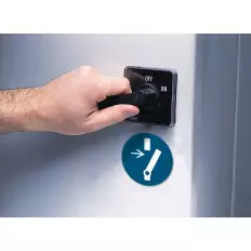 Gebotszeichen ISO 7010 "Spannung abschalten vor Beginn von 2