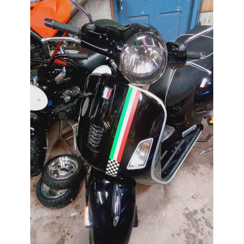 Adhesivo reflectante bandera italiana y cuadros para moto