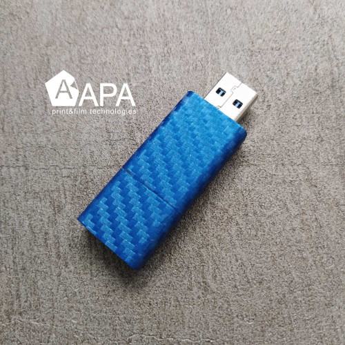 Película adhesiva 3D efecto carbono azul APA made in Italy car